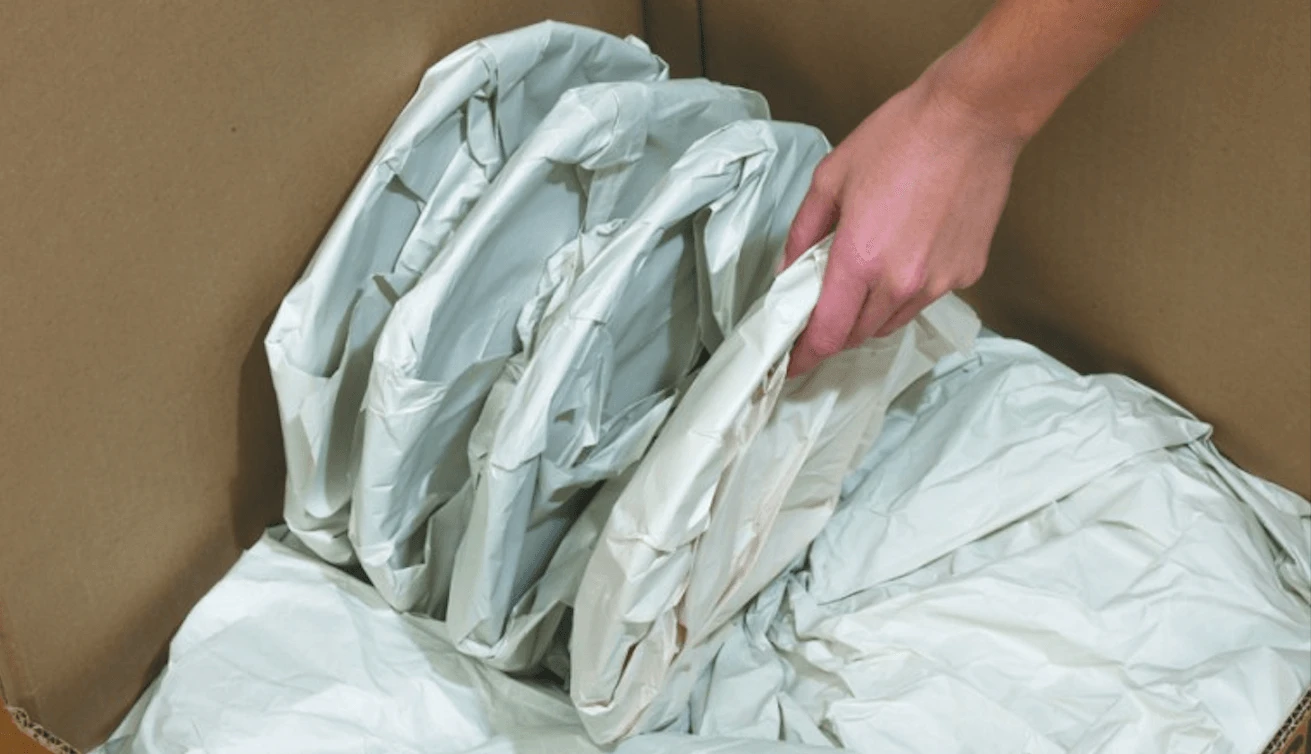 Empaquetar objetos delicados para tu mudanza